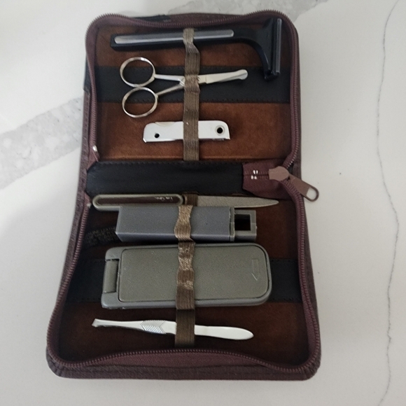 Vintage New Men's Travel Toiletry 7 pc Set. Pierre Cardin - Picture 1 of 1